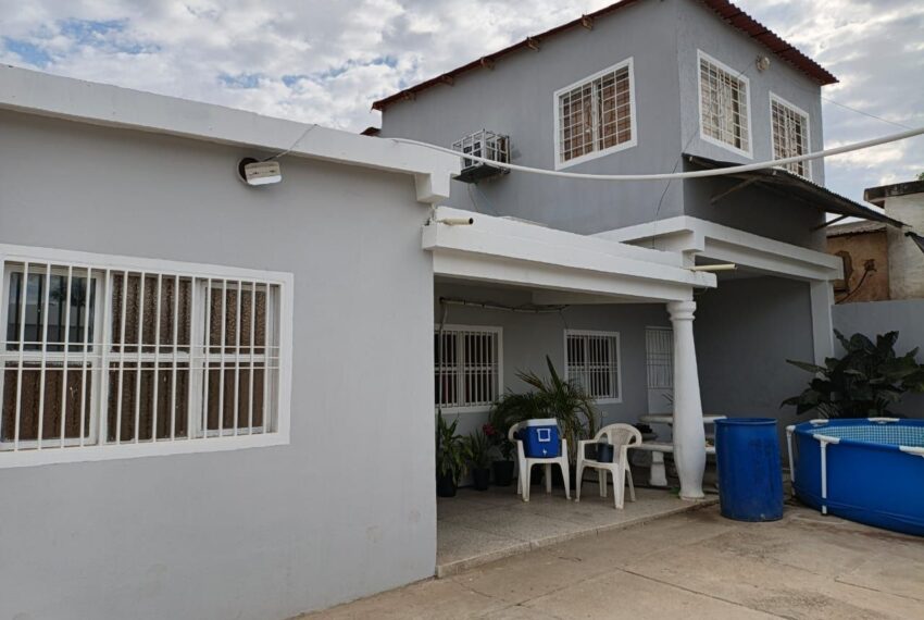 photo_5093831758976846801_y