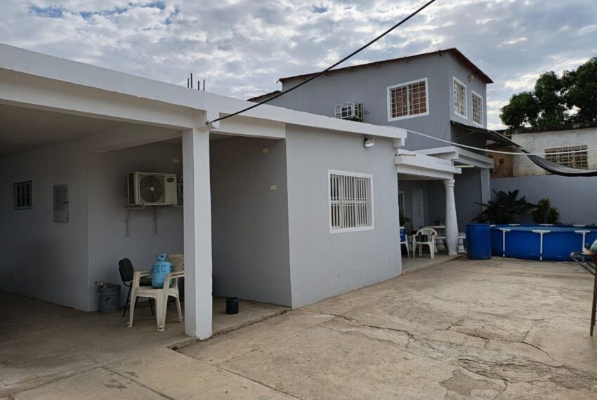 photo_5093831758976846804_y