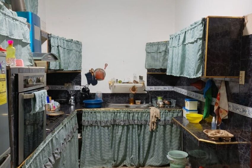 photo_5093831758976846811_y